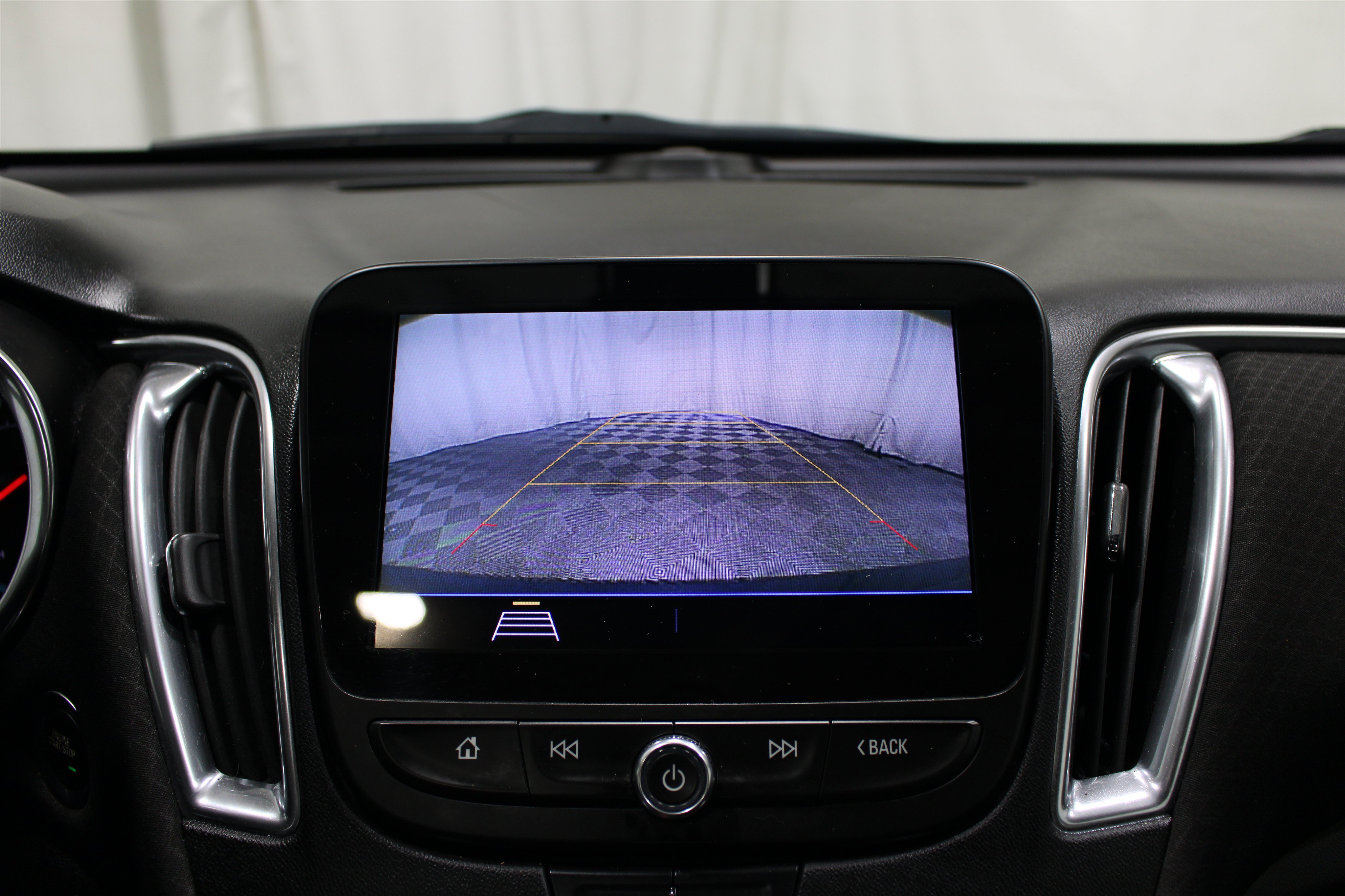 Used 2020 Shadow Gray Metallic Chevrolet LT image 16