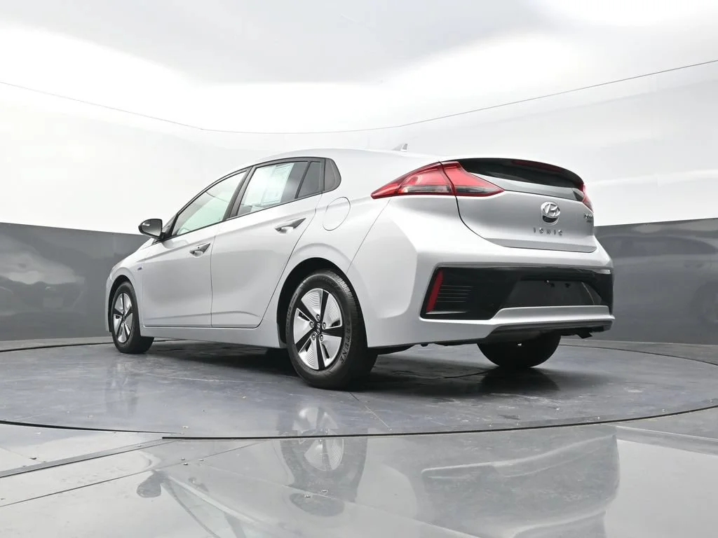 Used 2018 Silver Hyundai Blue image 27