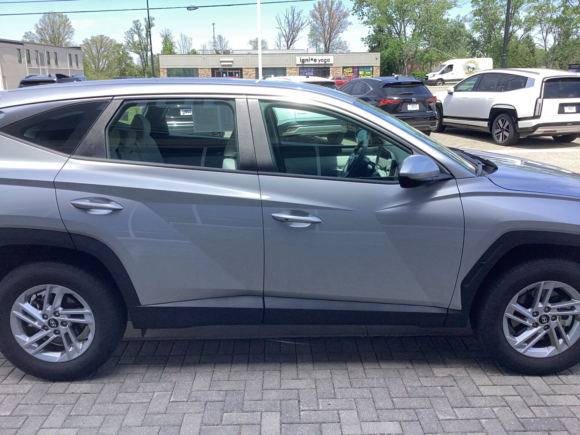 Certified Used 2025 Shimmering Silver Metallic Hyundai SE image 3