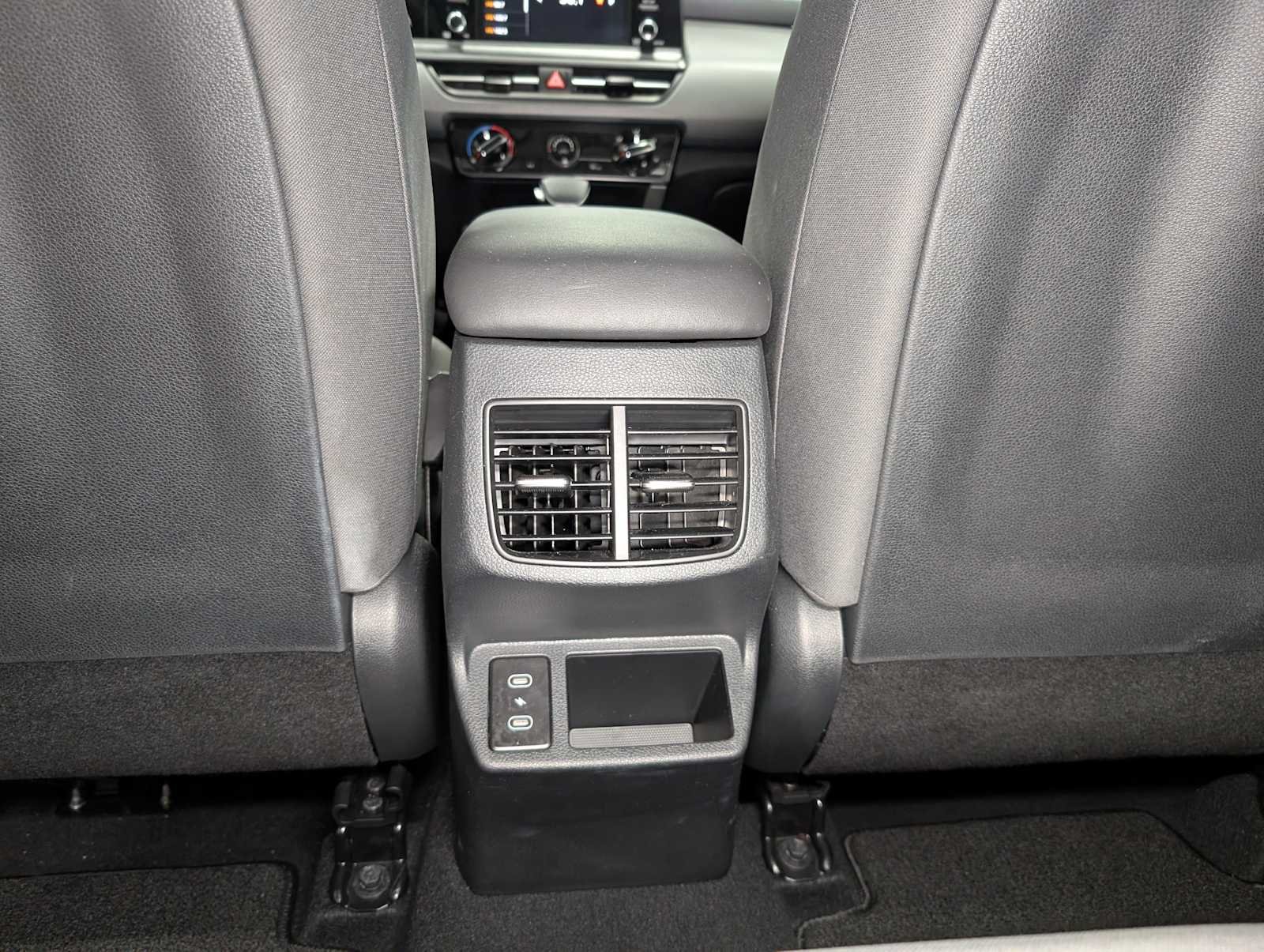 Used 2024 Snow White Pearl Kia LX image 20