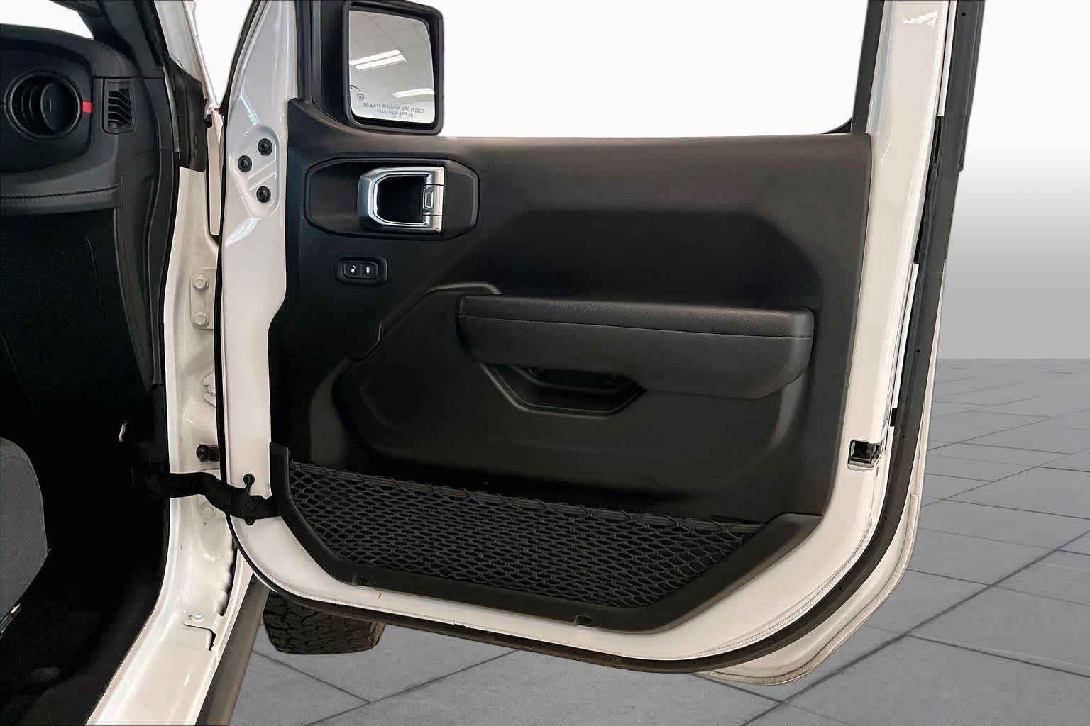 Used 2025 Bright White Clearcoat Jeep Rubicon image 21