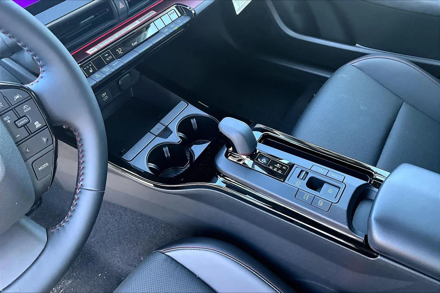 2026 Toyota Prius Plug-in Hybrid XSE - Photo 7