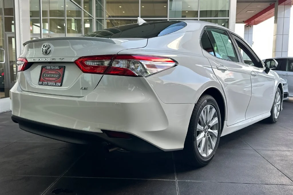 Used 2020 White Toyota LE image 4