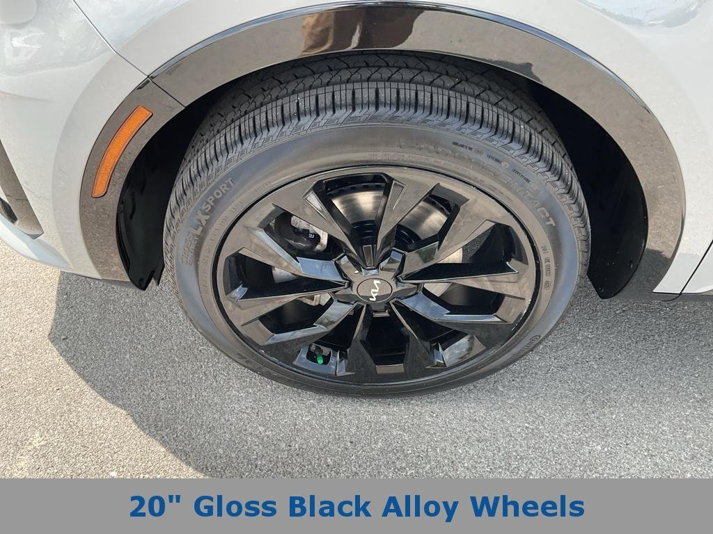 Used 2022 Wolf Gray Kia SX image 5