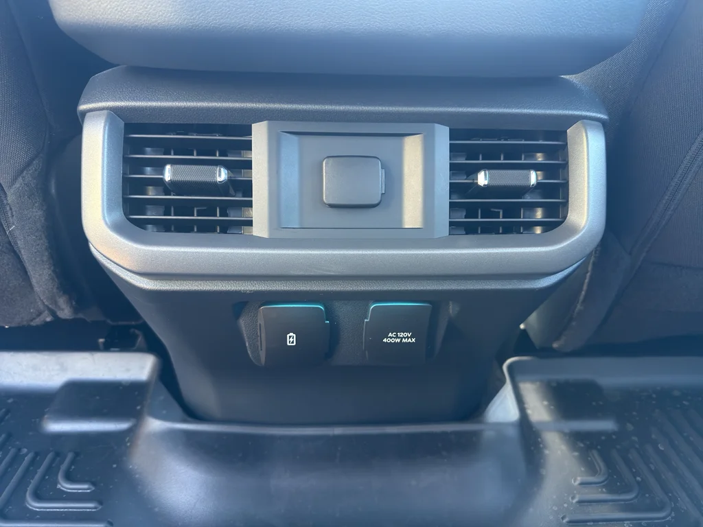 Used 2025 Oxford White Ford XLT image 27