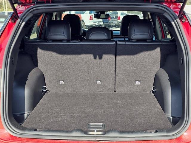 New 2026 Red Hot Pearlcoat Jeep Latitude image 11
