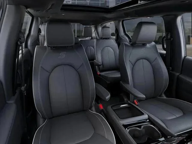New 2026 Diamond Black Crystal Pearl-Coat Exterior Paint Chrysler Limited image 120