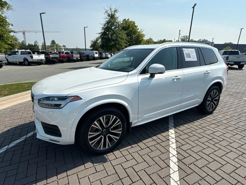 Used 2021 White Volvo T5 Momentum image 3
