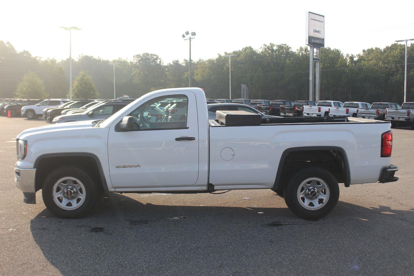 Used 2018 SUMMIT WHITE GMC 2WD Reg Cab 133.0" image 4