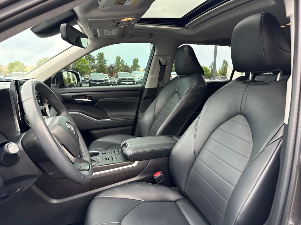 Used 2022 Magnetic Gray Metallic Toyota XLE image 8