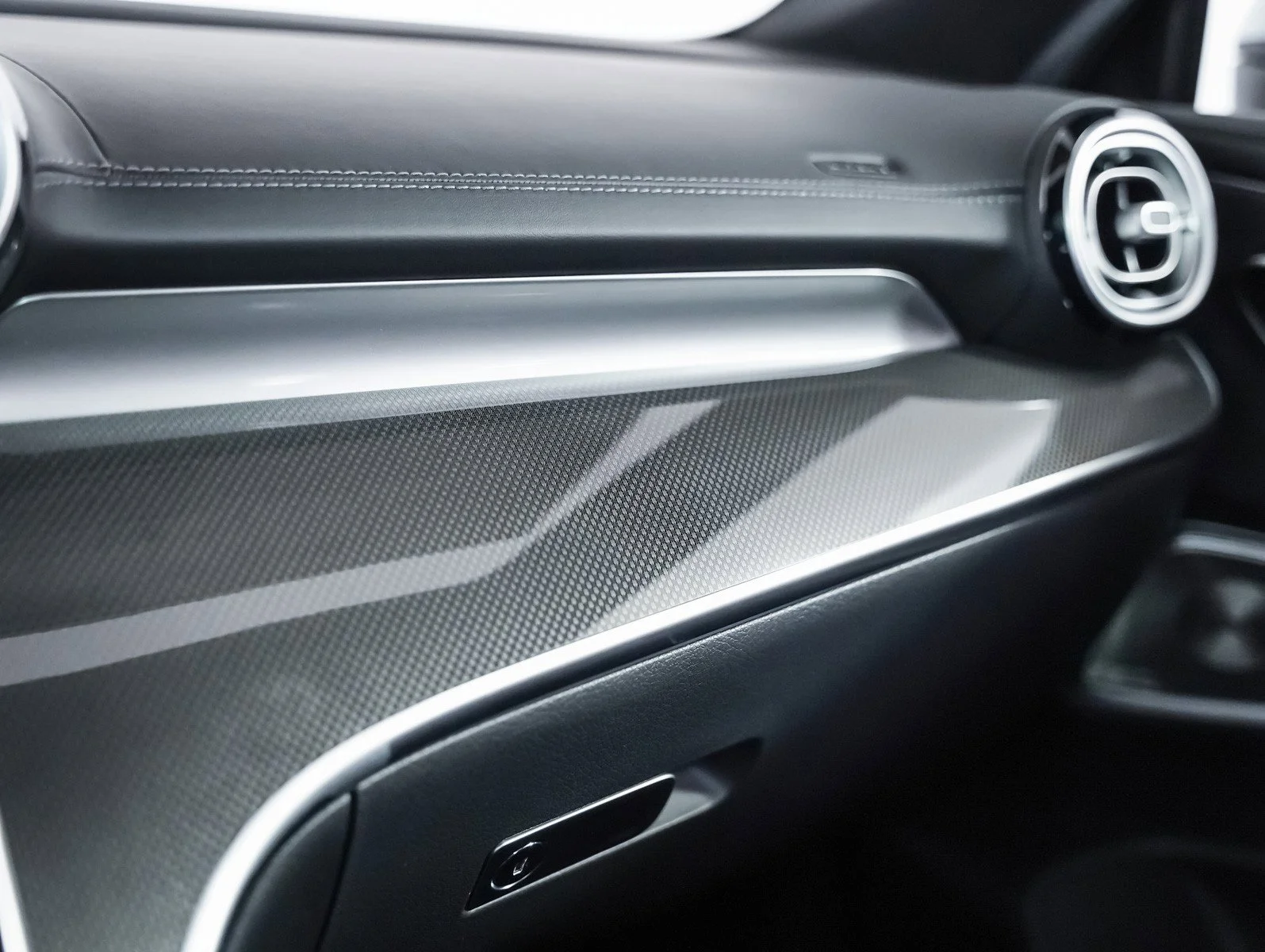 New 2026 Moonlight White Mercedes-Benz CLE 300 4MATIC® image 18