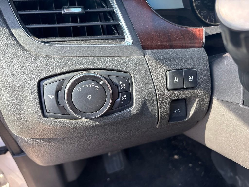 Used 2014 White Platinum Clearcoat Metallic Ford Limited image 14