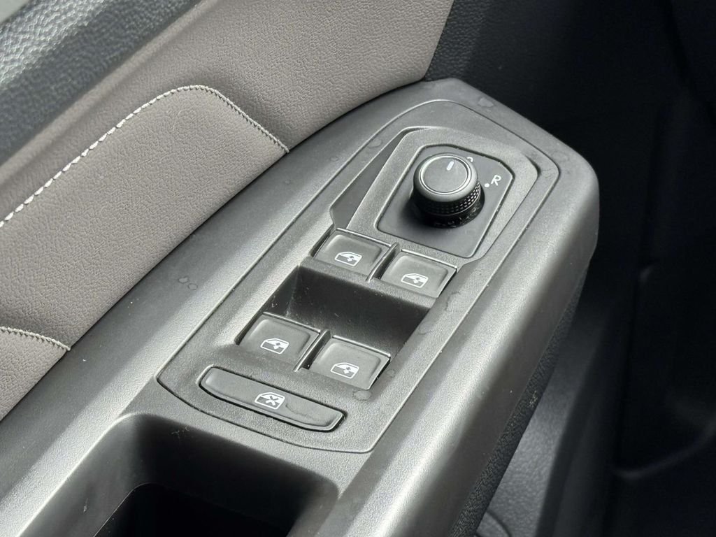 2023 Volkswagen Atlas SE w/Tech - Photo 27