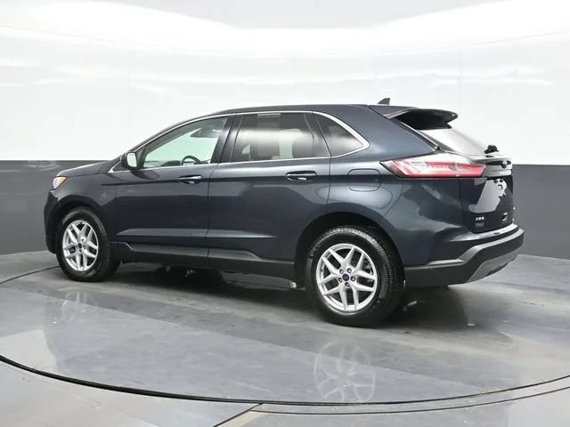 Used 2022 Blue Ford SEL image 3