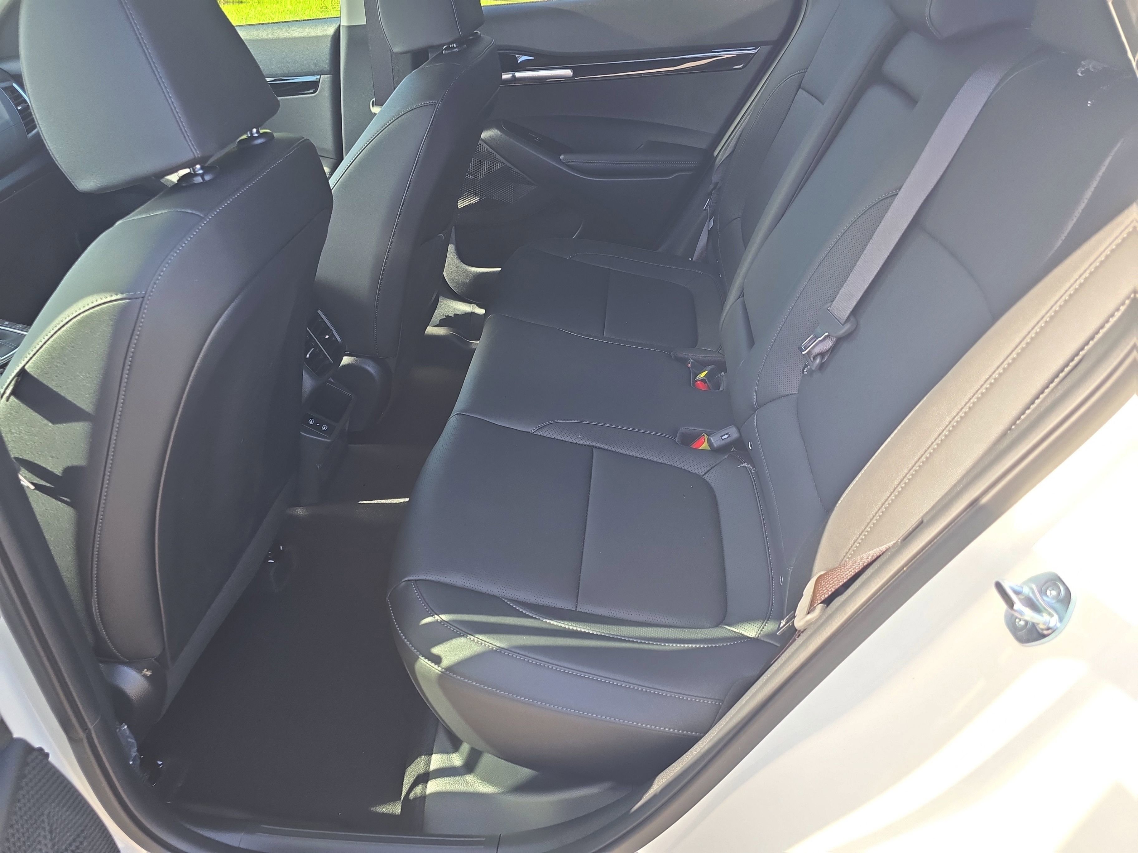New 2026 Snow White Pearl Kia EX image 16