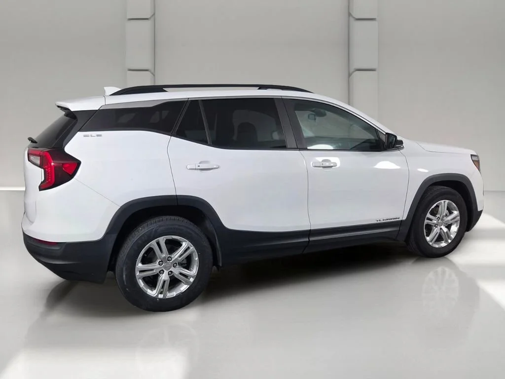 Used 2022 Summit White GMC SLE image 5