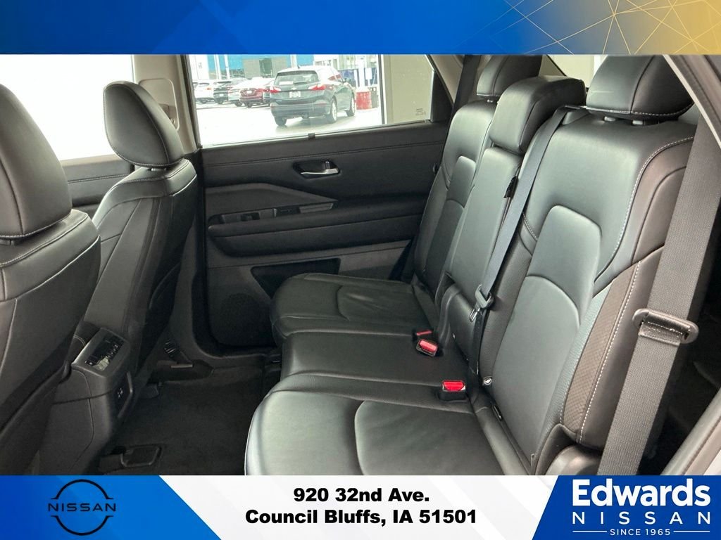 Used 2025 Gray Nissan SL image 17