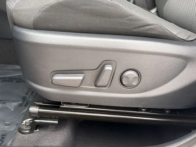 Used 2025 White Kia S image 21