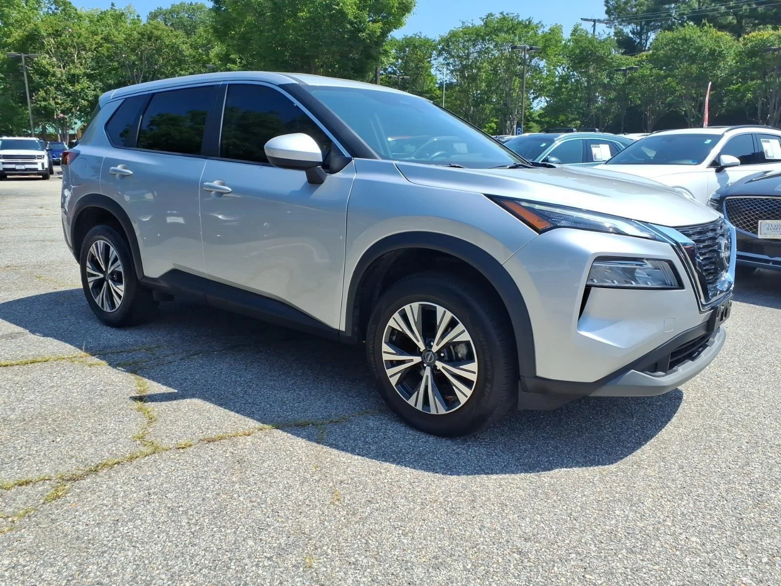 Used 2023  NISSAN SV image 4