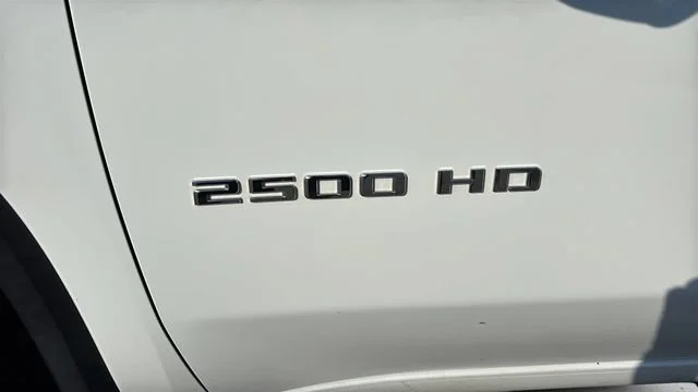 Used 2022 Summit White Chevrolet Custom image 38
