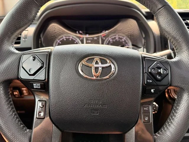 Used 2021 Blue Toyota Venture image 20