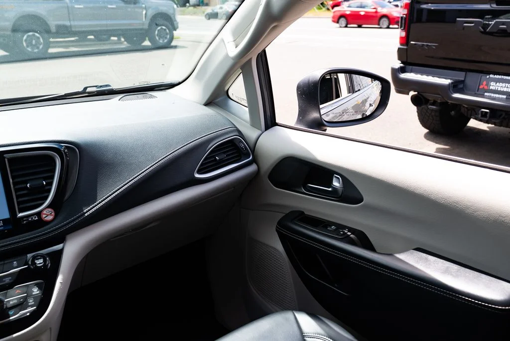 Used 2023 White Chrysler Touring L image 10