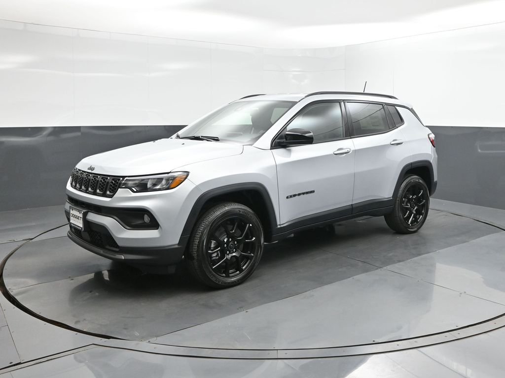 New 2026 Silver Zynith Metallic Clearcoat Jeep Latitude image 34