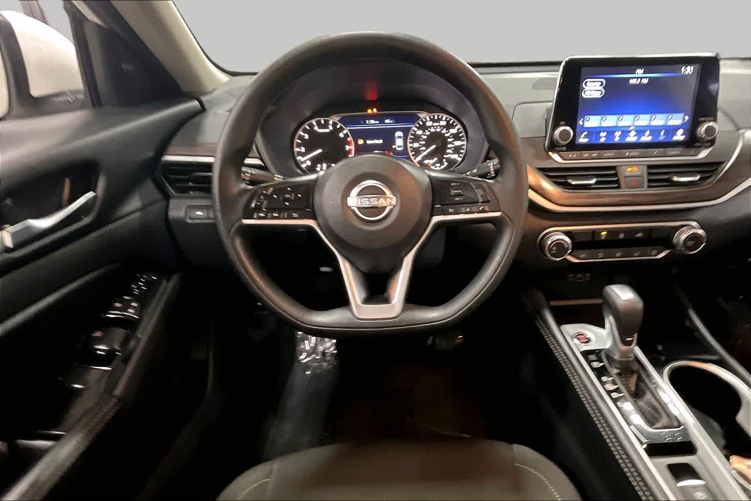 Used 2023 Pearl White Tricoat Nissan 2.5 SV image 6