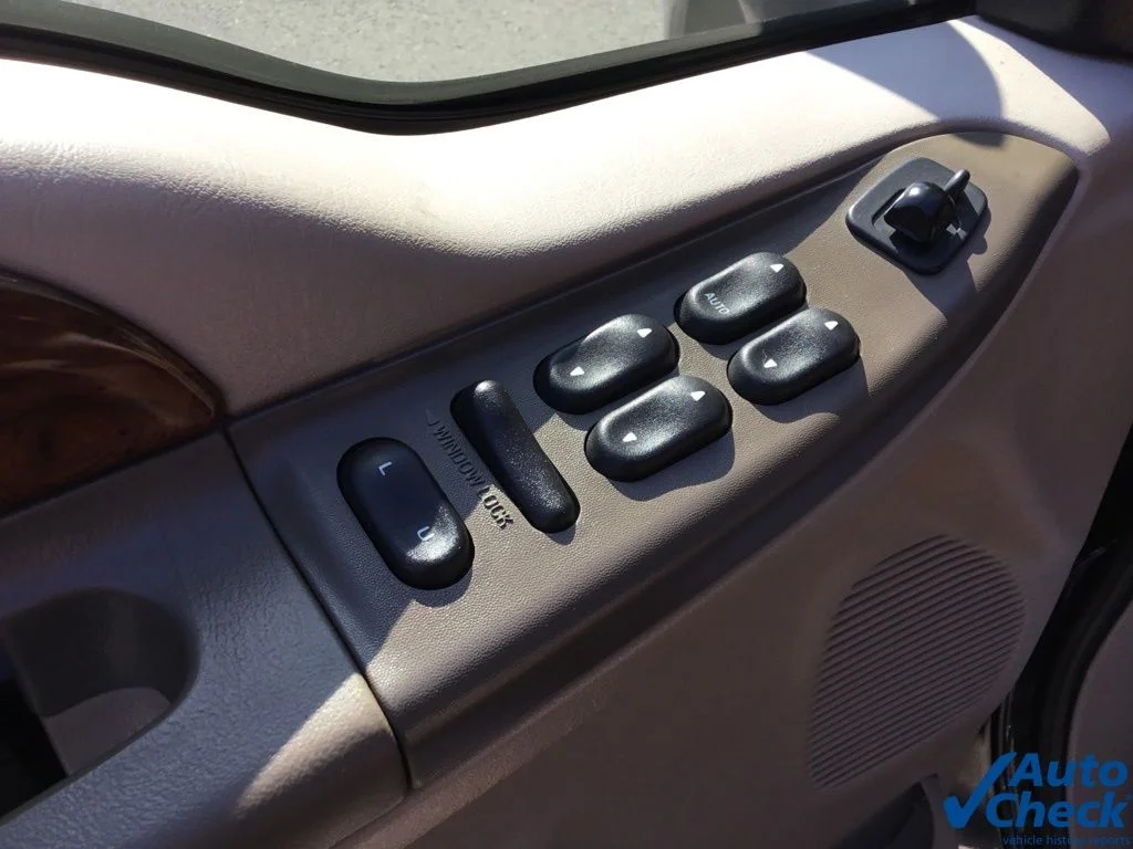 Used 2000 Black Ford Lariat image 18