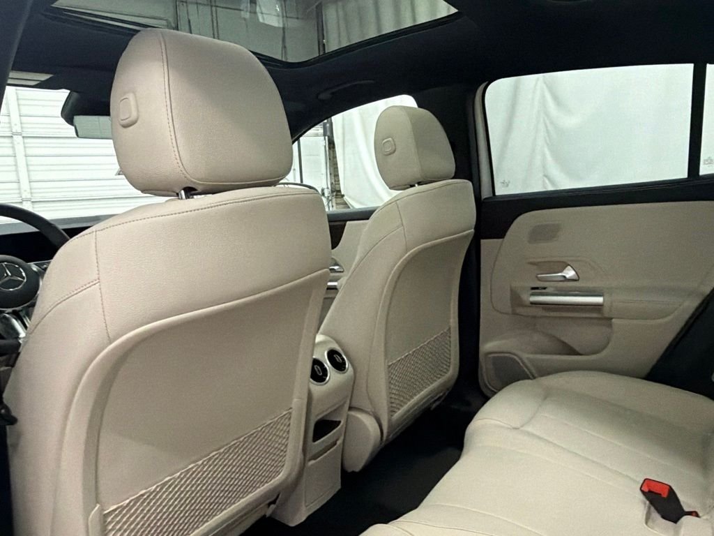 New 2026 Polar White Mercedes-Benz GLA 250 image 18