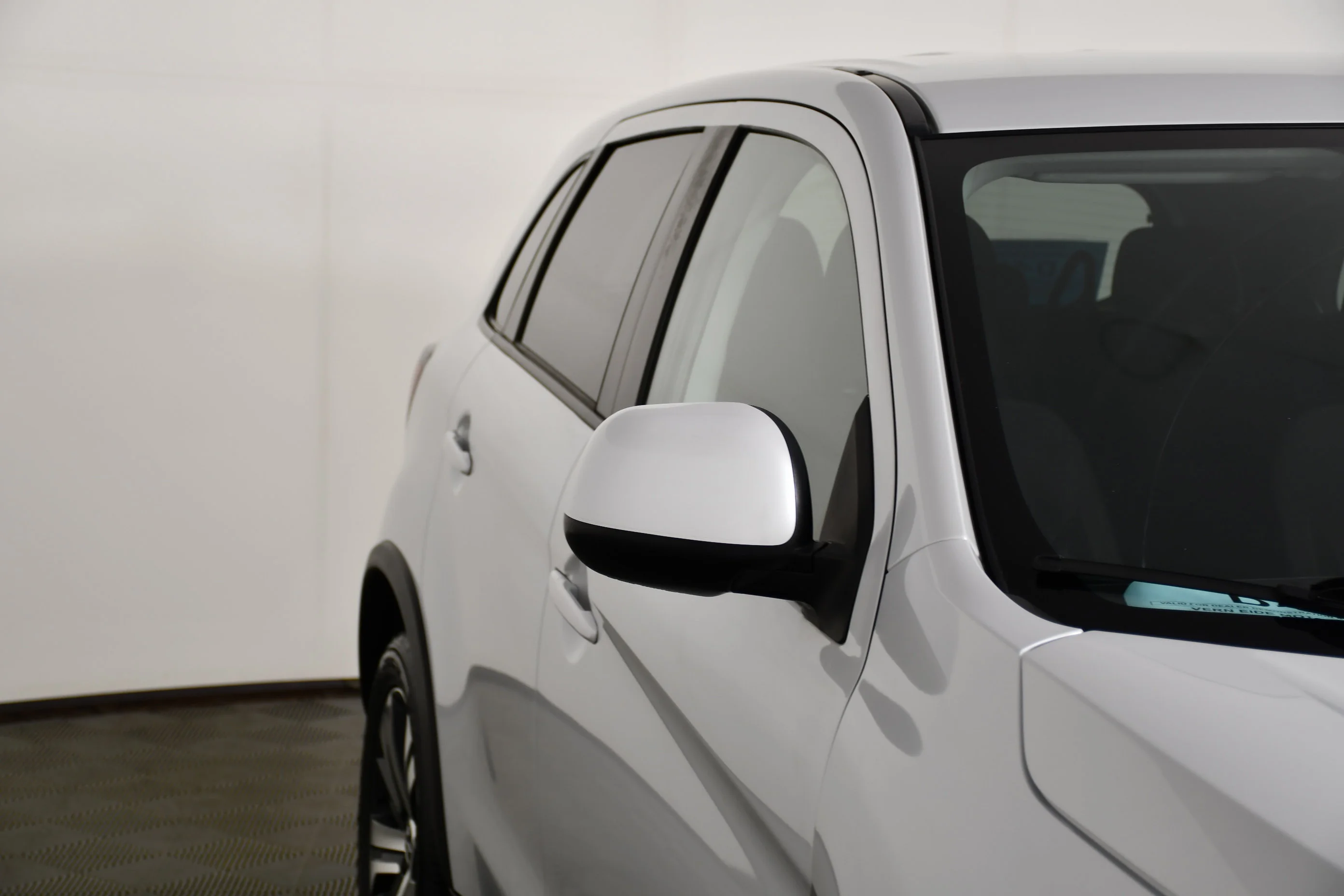 Used 2022 White Diamond Mitsubishi ES image 14