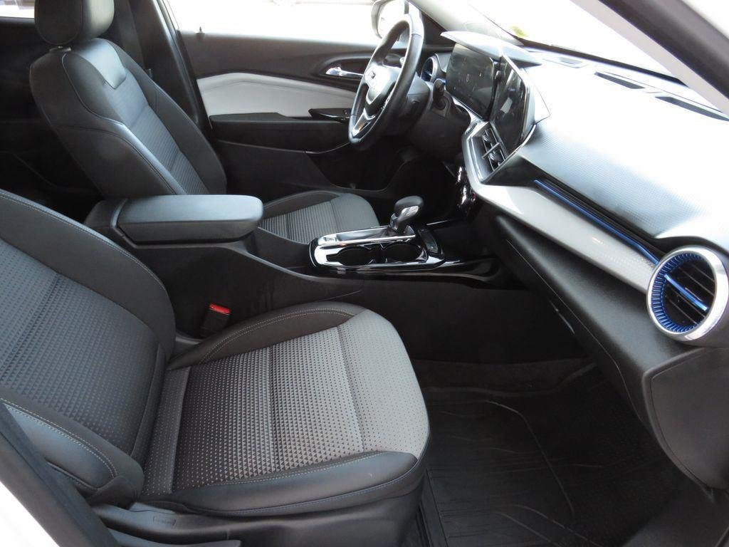 Used 2024 Summit White Chevrolet LT image 23