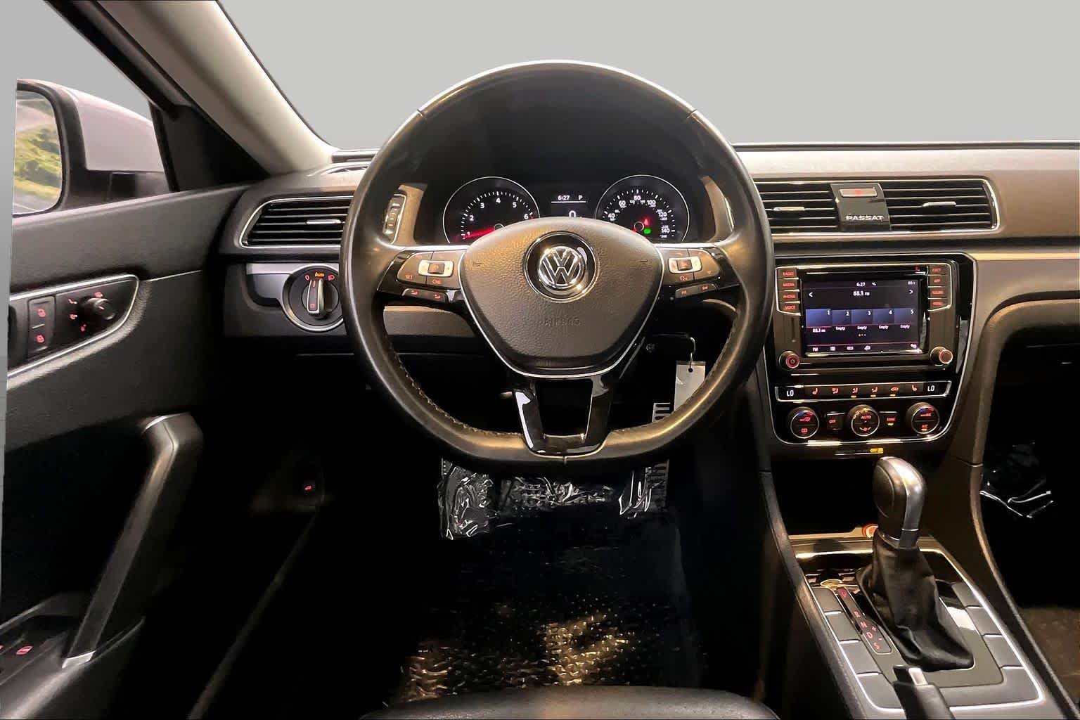 Pre-Owned 2018 Volkswagen Passat R-Line