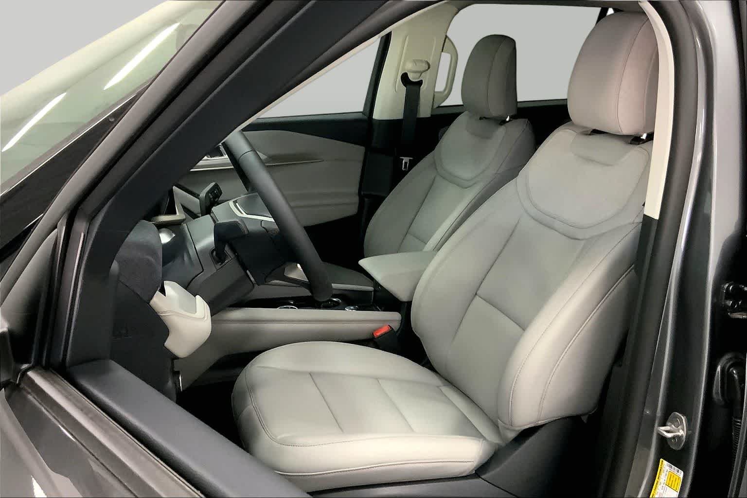 New 2026 Carbonized Gray Metallic Ford Active image 8