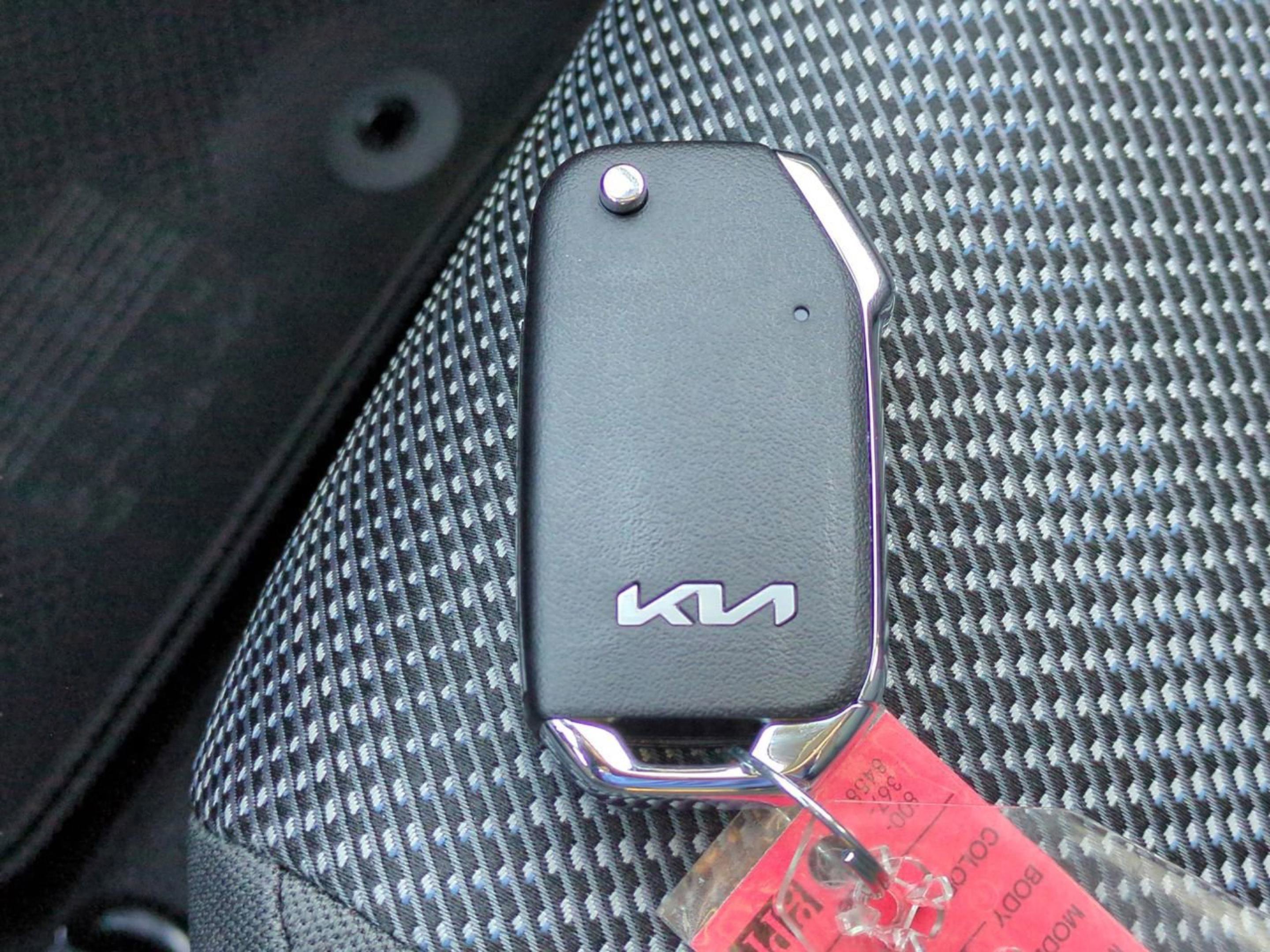 New 2026 Snow White Pearl Kia LX image 30