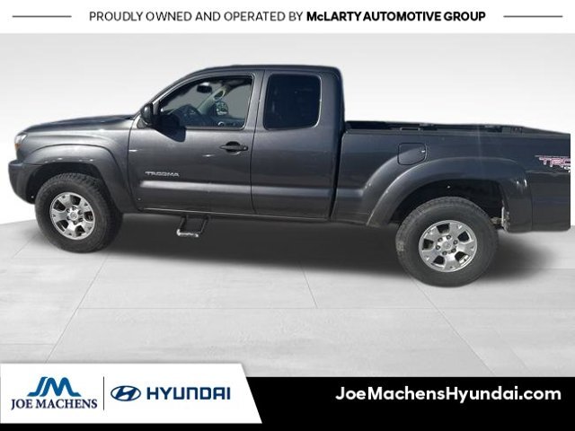 Used 2009 Gray Toyota SR5 V6 image 4