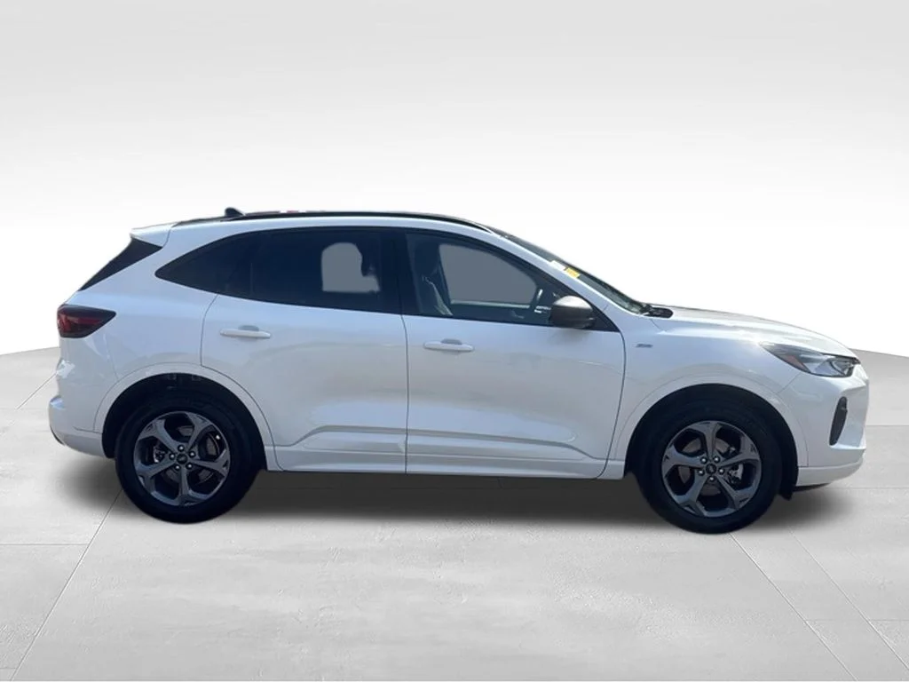 Used 2024 White Metallic Ford ST-Line image 7