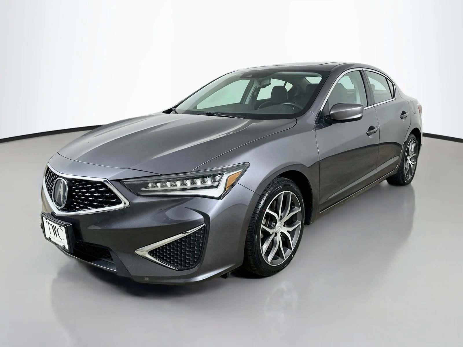 Used 2019  Acura  image 1