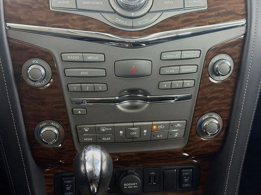 Used 2018 White Nissan SL image 17
