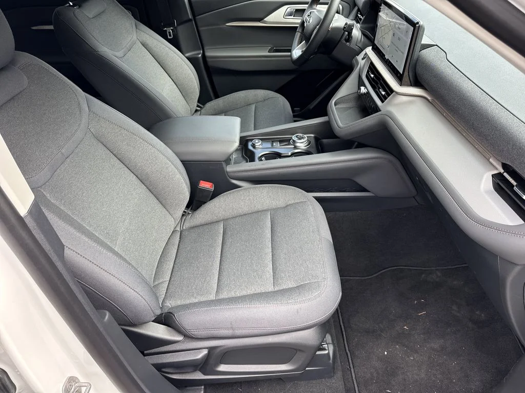 New 2026 Star White Metallic Tri-Coat Ford Active image 14