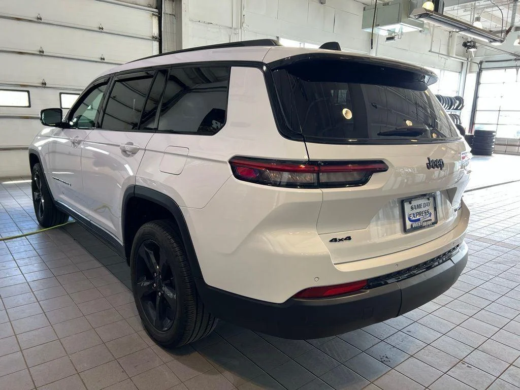 Used 2024 Wh Jeep Limited image 6