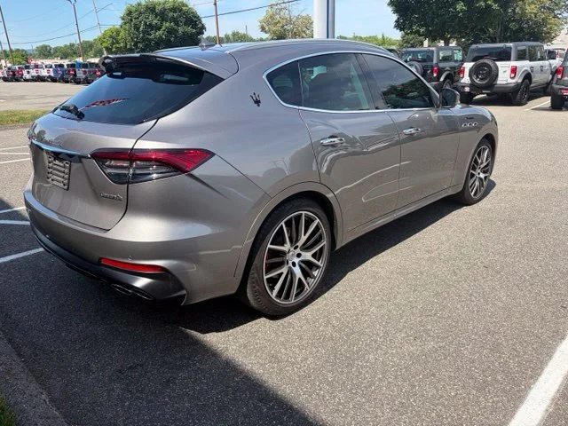 Used 2022 Silver Maserati Modena image 8