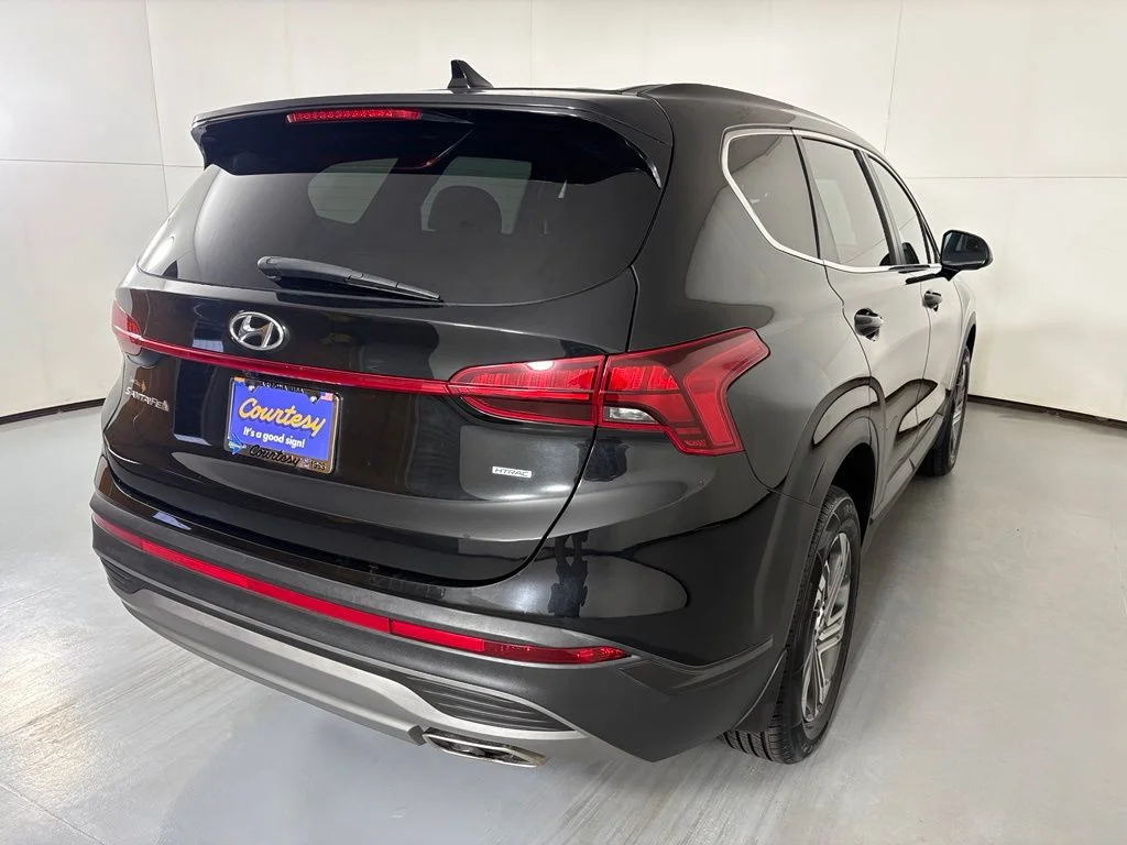 Used 2023 Black Hyundai SE image 8
