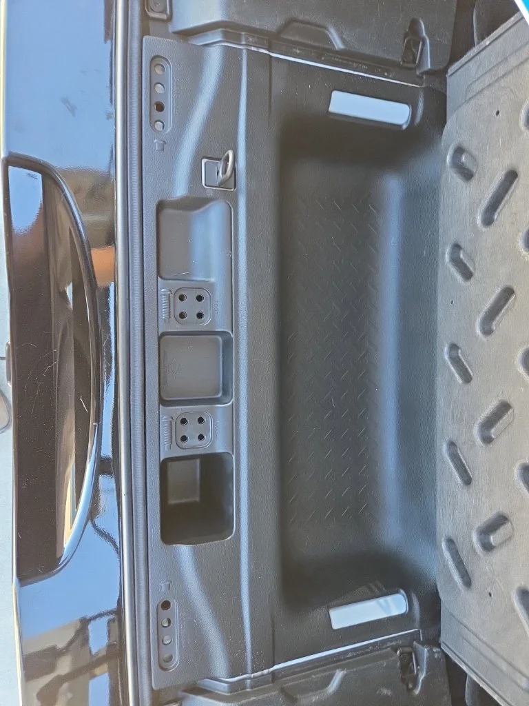 Used 2017 White Jeep Unlimited Sahara image 16