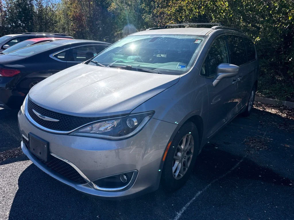 Used 2020 Silver Chrysler Touring L image 2