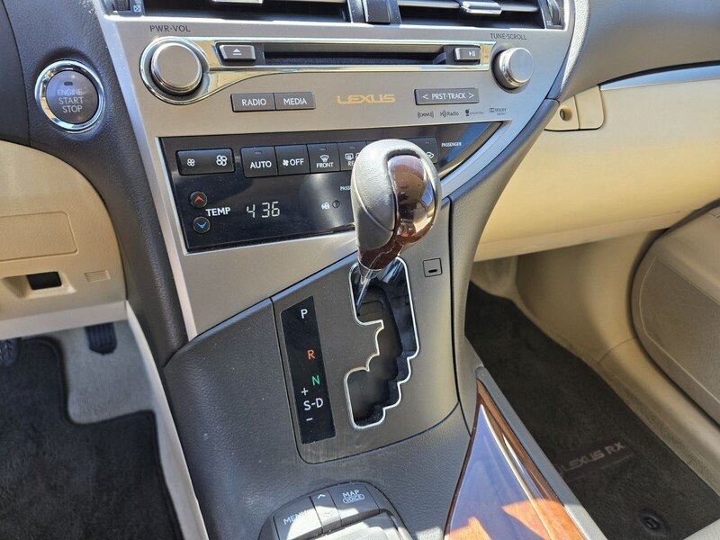 Used 2013 Cashmere Metallic LEXUS AWD 4DR image 22