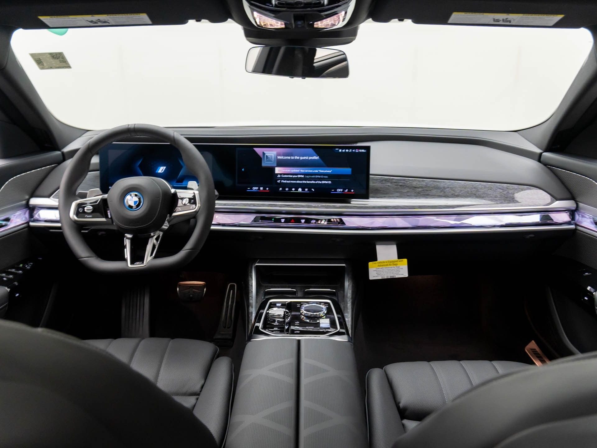 2025 BMW 7 Series 750e - Photo 11