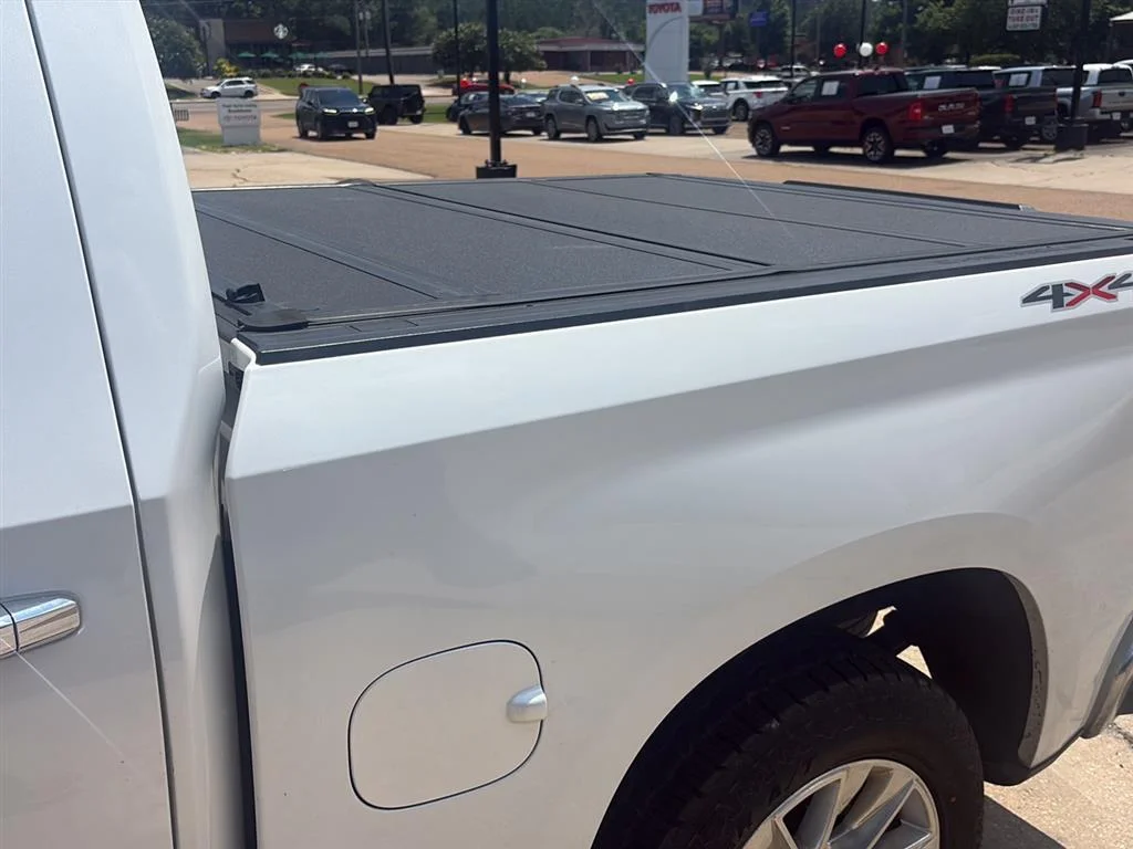 Used 2021 Iridescent Pearl Tricoat Chevrolet LTZ image 7