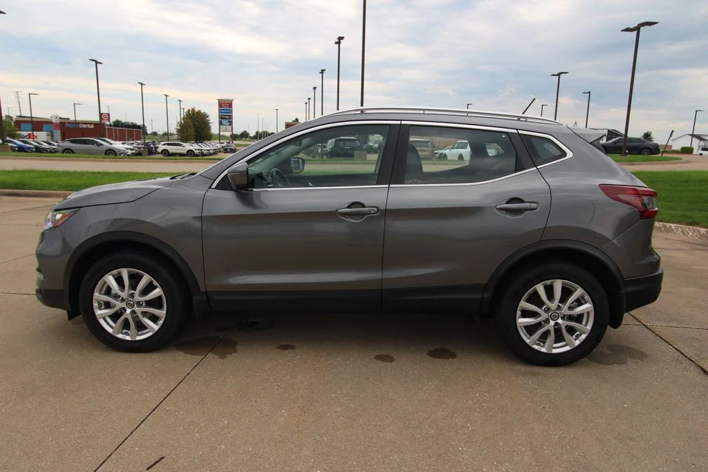 Used 2022 Gun Metallic Nissan SV image 17
