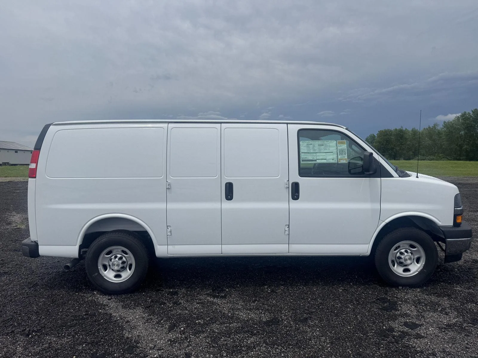 New 2026 Summit White Chevrolet WT image 6
